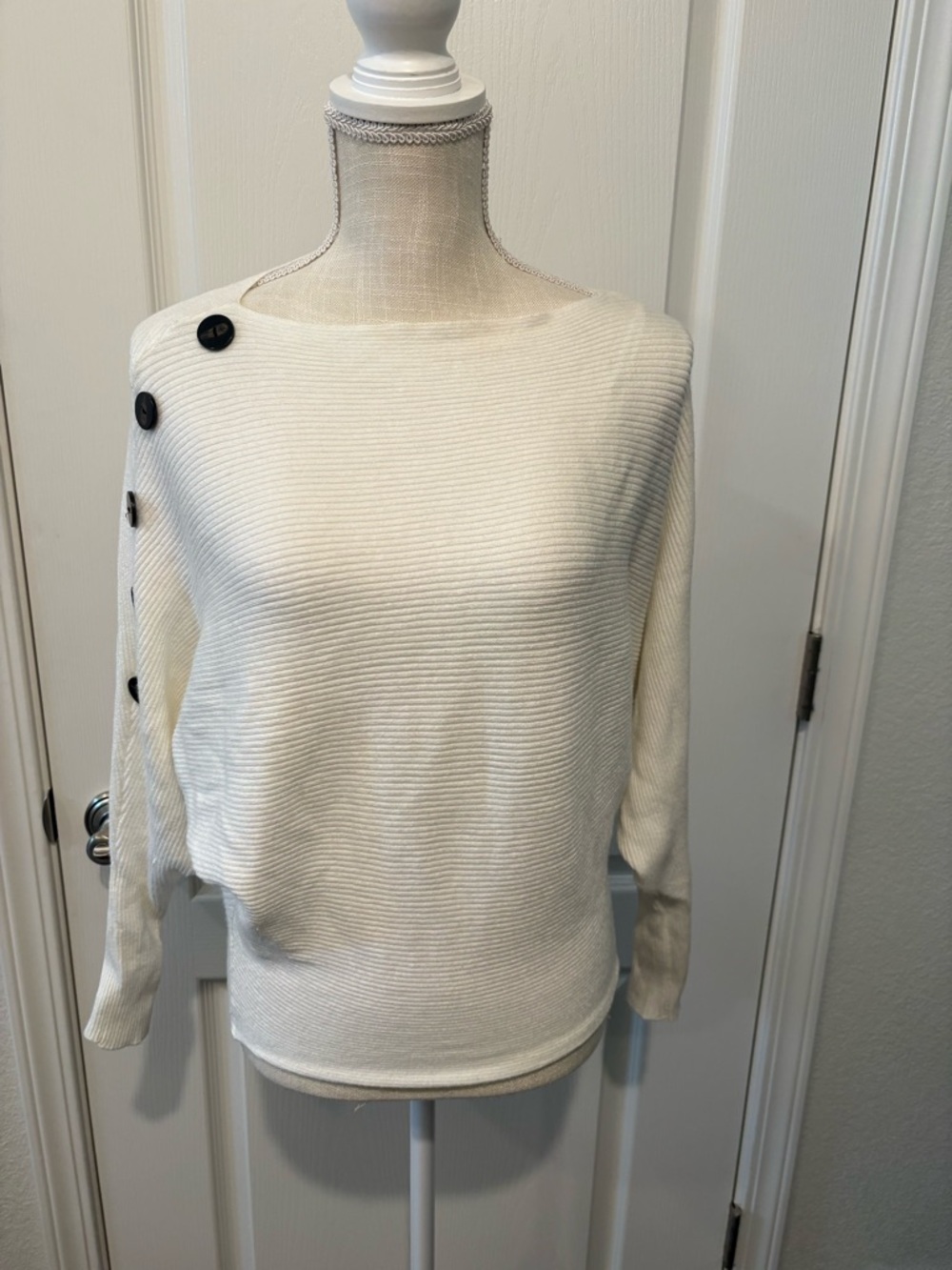 Philosophy Off-the-Shoulder Cream Button Detail Sweateri
